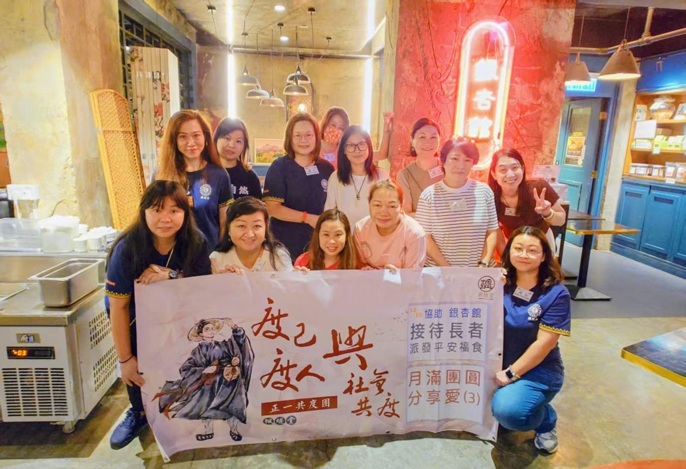 A group of women holding a banner

AI-generated content may be incorrect.